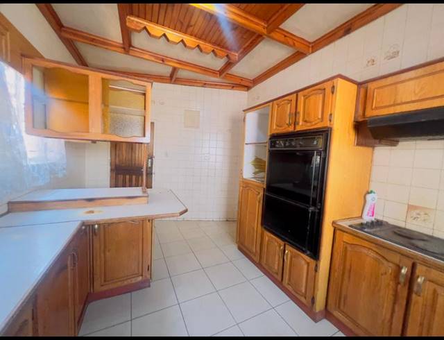 2 BEDROOM HOUSE FOR SALE IN DIEPKLOOF